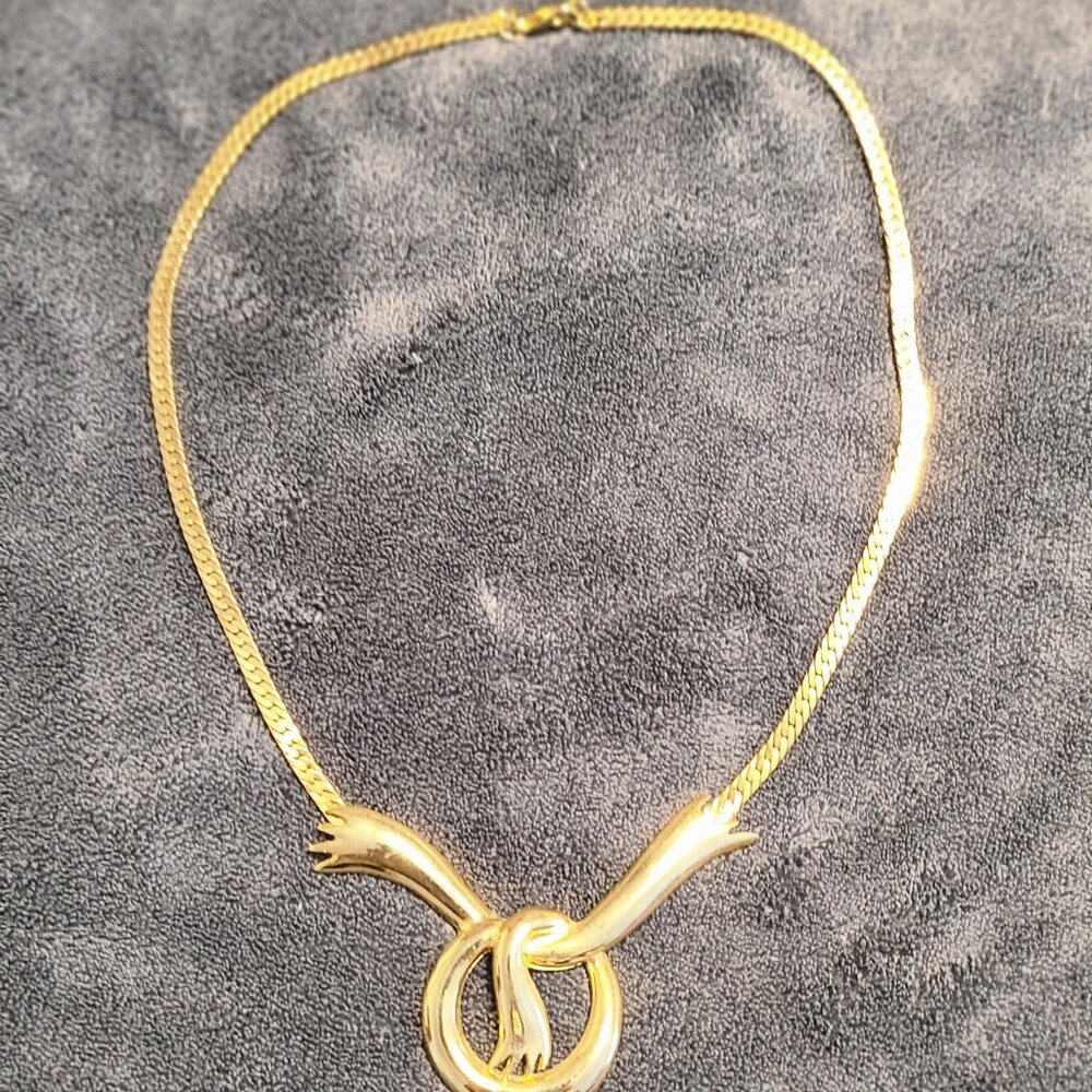 LIKE NEW  Ribbon Knot Pendant on Snake Necklace.